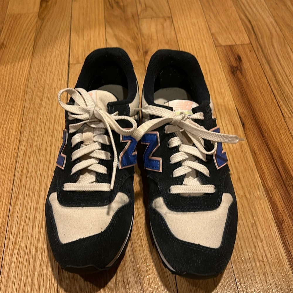 New Balance 696